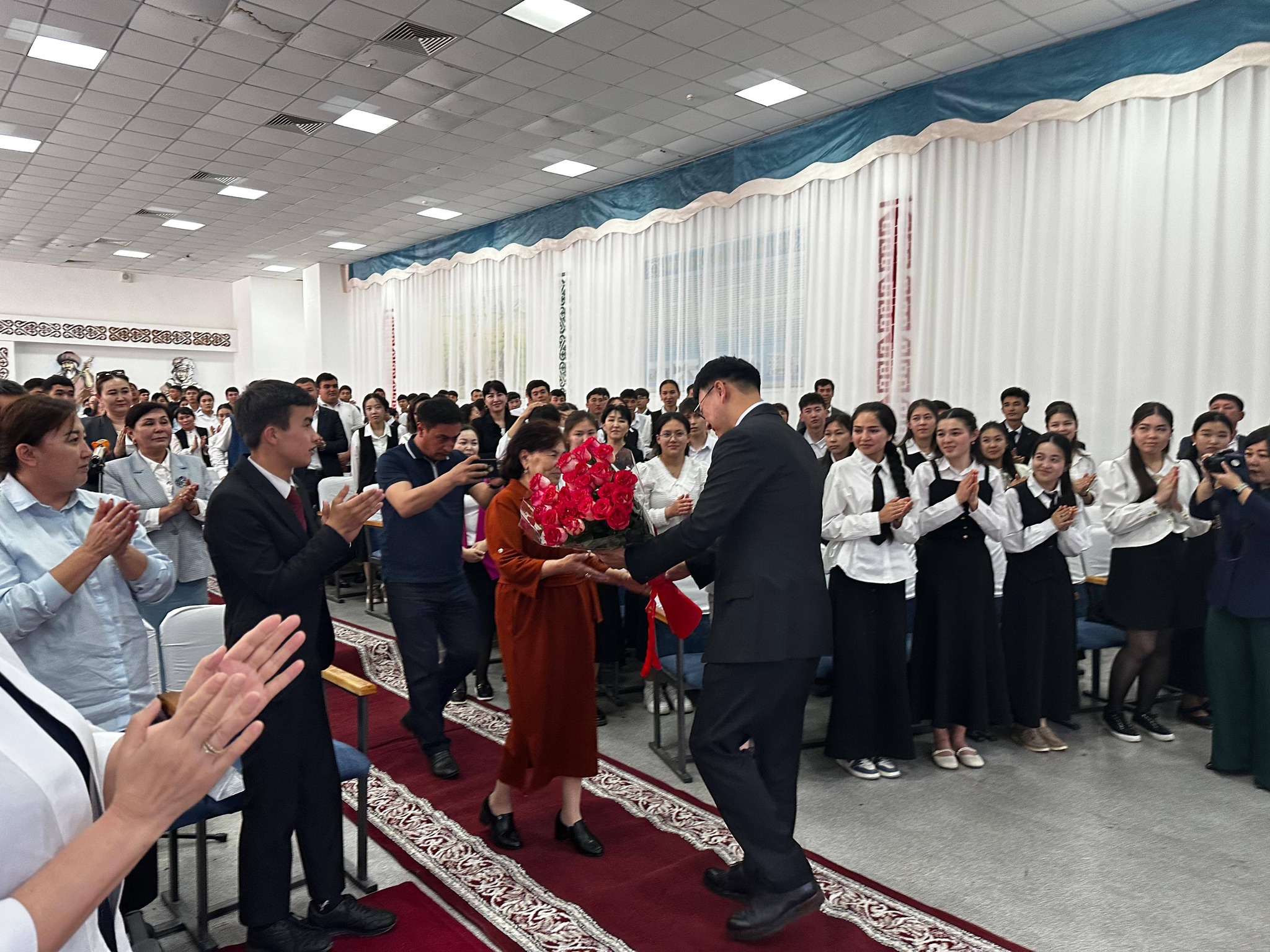 АРМАНҒА БАСТАР АҚ ЖОЛ: ӘКІМ МЕН ТҮЛЕКТЕР КЕЗДЕСУІ