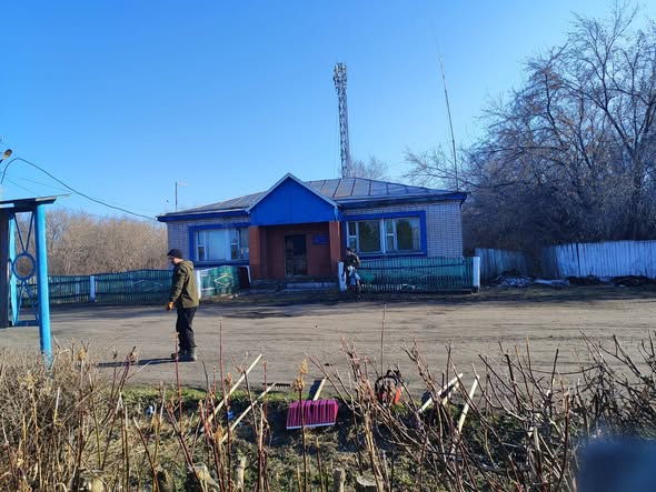 04.04.2026 года сотрудниками акимата сельского округа проведены работы по уборке центральной улицы  от мусора.