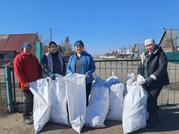 «Таза Қазақстан» республикалық экологиялық акциясы аясында Сырымбет ауылында аумақты абаттандыру және санитарлық тазалау бойынша сенбілік өткізілді.