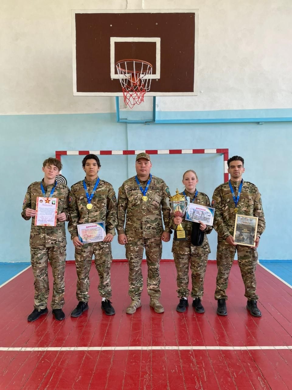 Оқушылар құтқарушы рөлінде