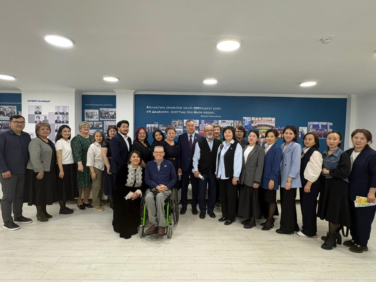 Депутаттар инклюзивті білім беру және нейроәртүрлілік мәселелерін талқылау үшін сарапшыларды жинады