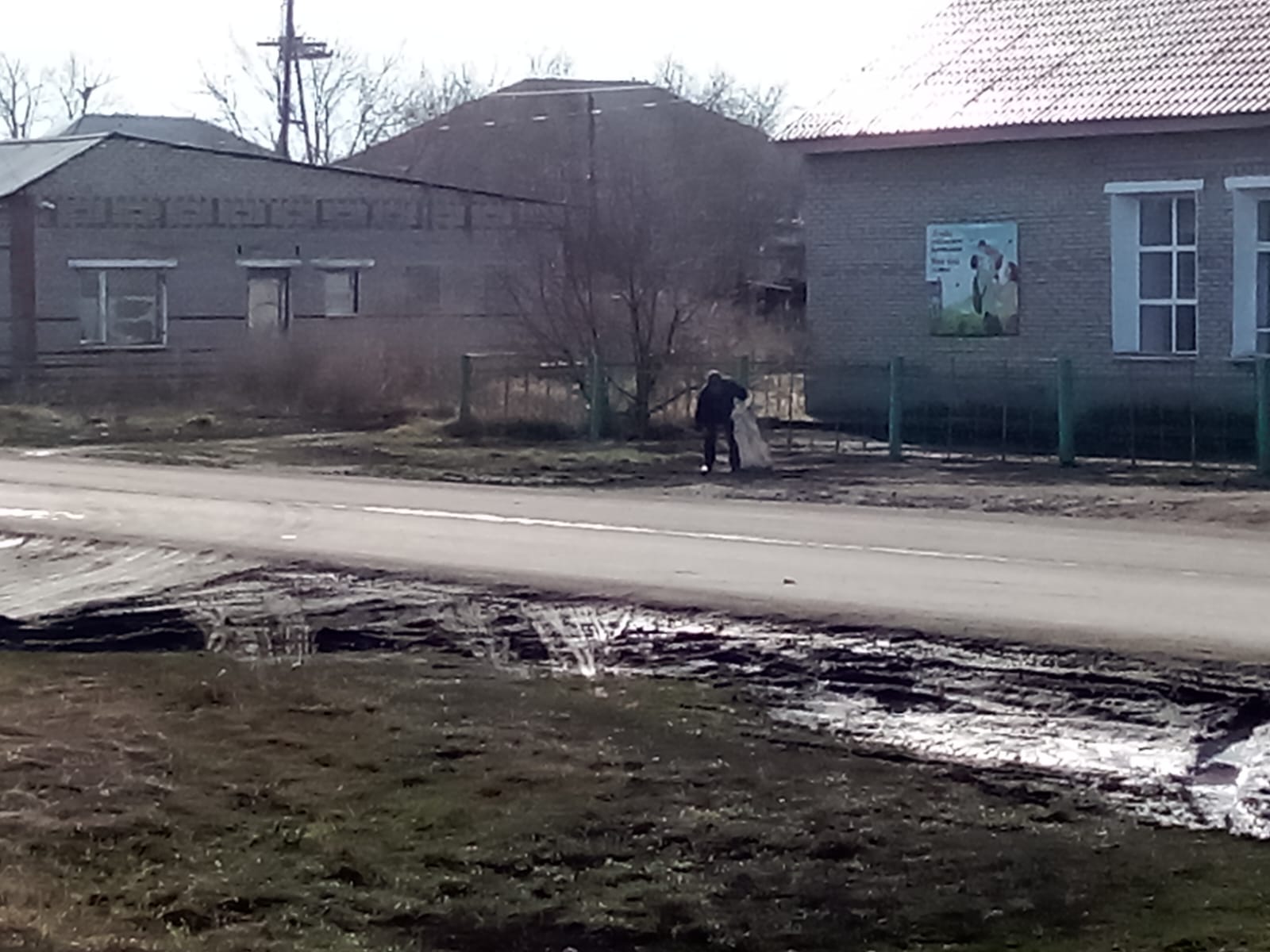 Ленин көшені қоқыстан жинау