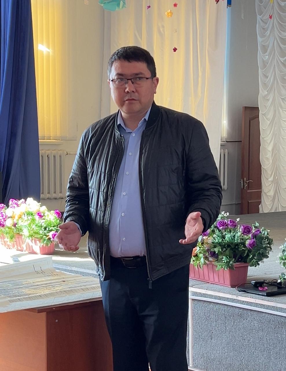 Қарағаш ауылдық округінің әкімі Ғ.Ж. Қаратаевтың төралығымен ауыл тұрғындары мен шаруа қожалығы иелерінің қатысуымен маңызды жиын өтті