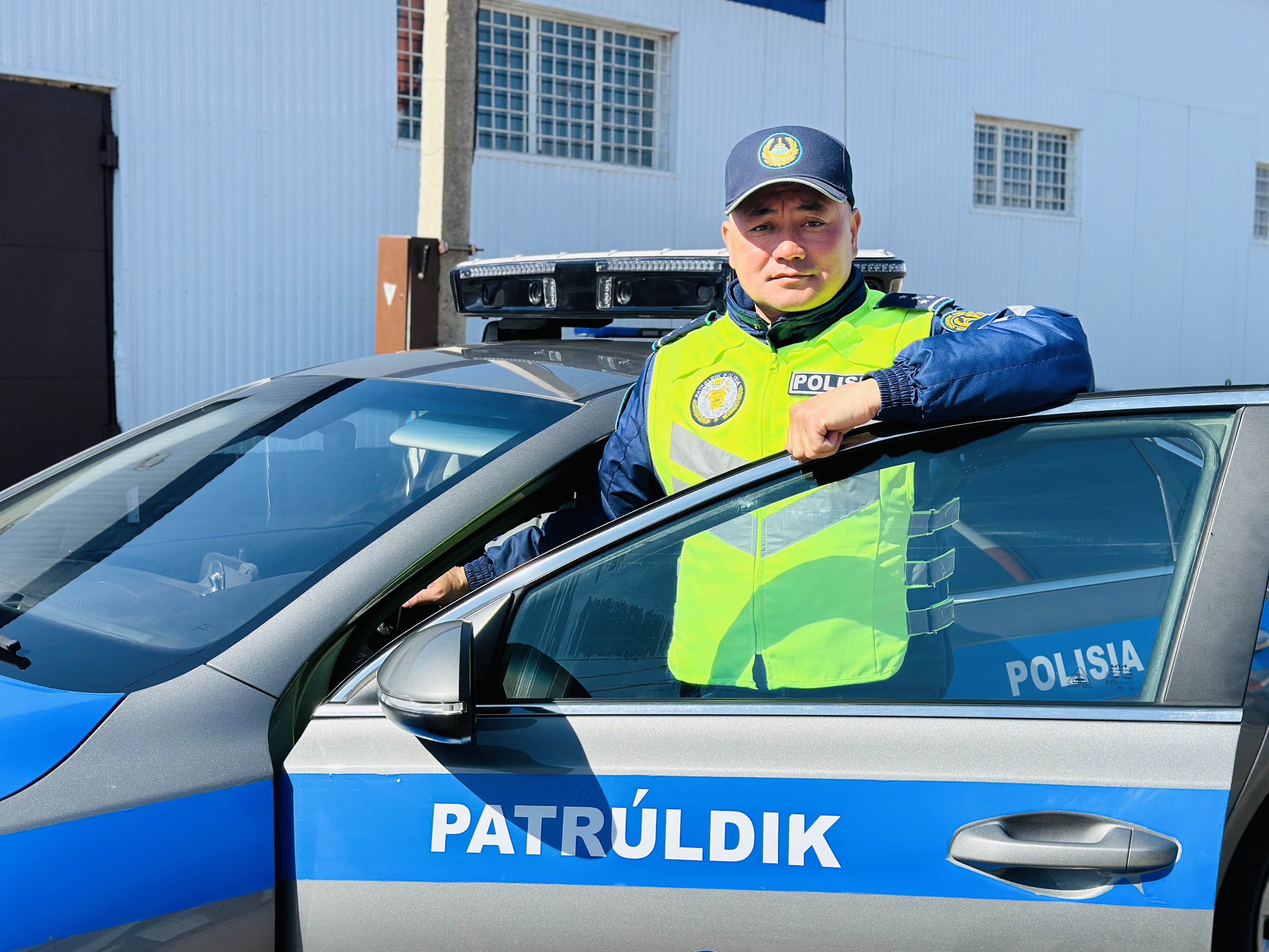 Жолдағы қызметте 20 жыл: адам өмірін құтқарған офицер