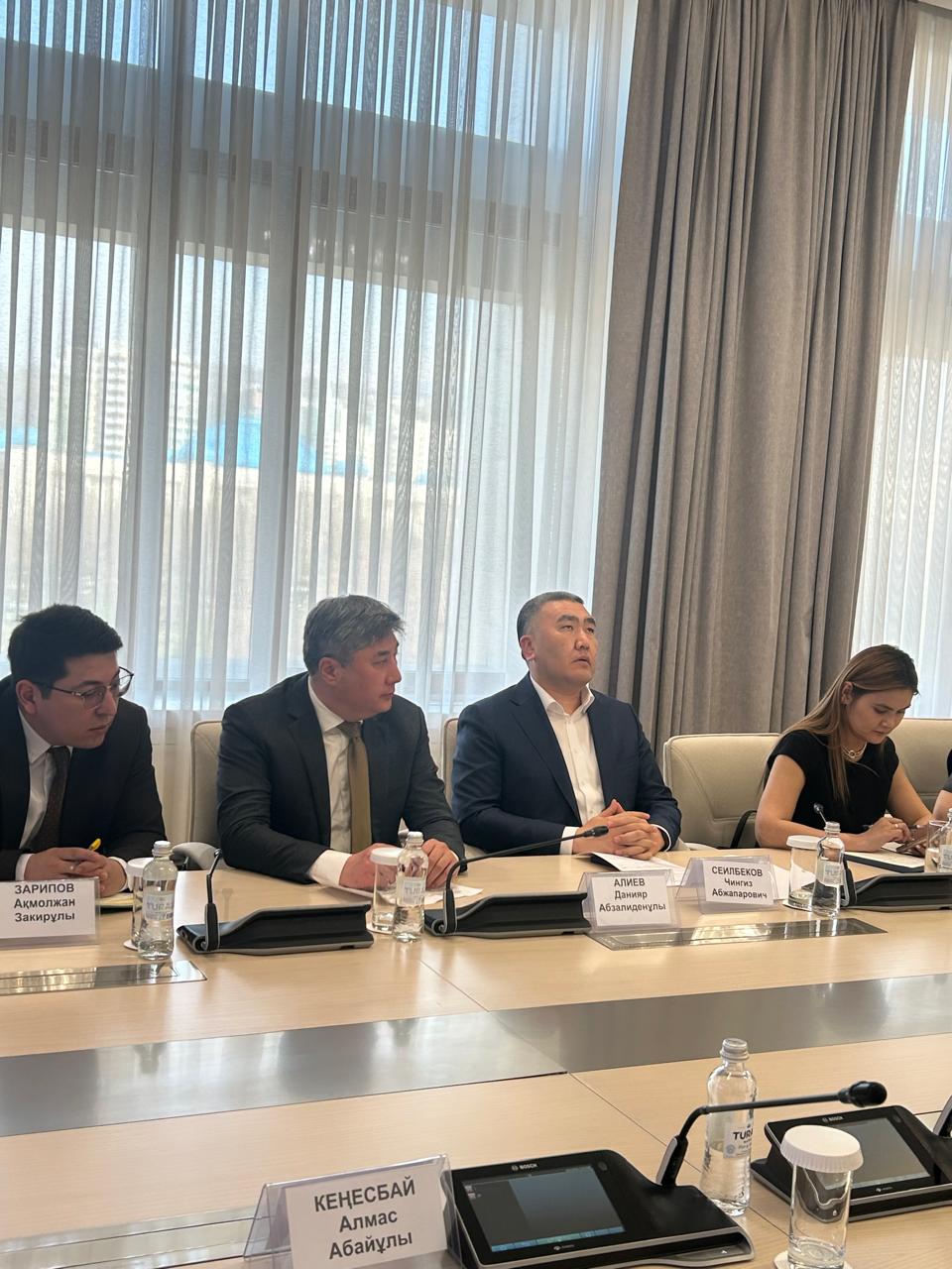 Кәмелетке толмағандардың істері және олардың құқықтарын қорғау жөніндегі комиссияның қала әкімі жанындағы отырысы өтті.