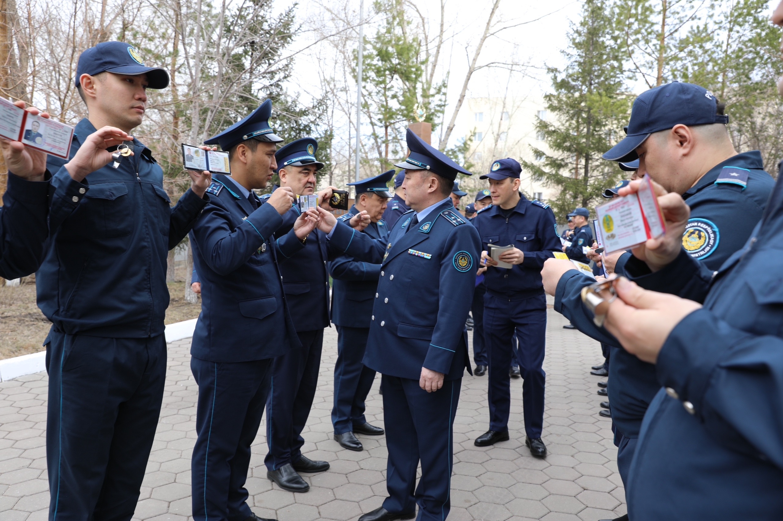Көлік полицейлері жазғы киім үлгісіне көшті