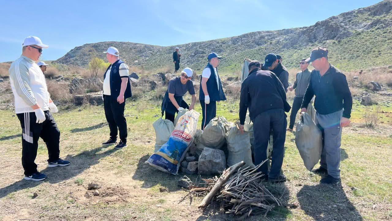 ЖАҢАҚОРҒАН ЖАСТАРЫ ТАБИҒАТ ТАЗАЛЫҒЫНА ҮЛЕС ҚОСТЫ