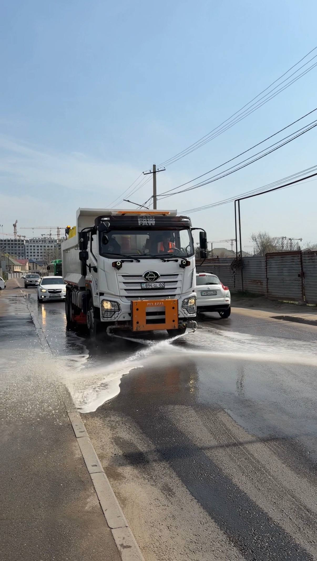 «Таза Қазақстан» акциясы барысында Медеубекова көшесі ретке келтірілді