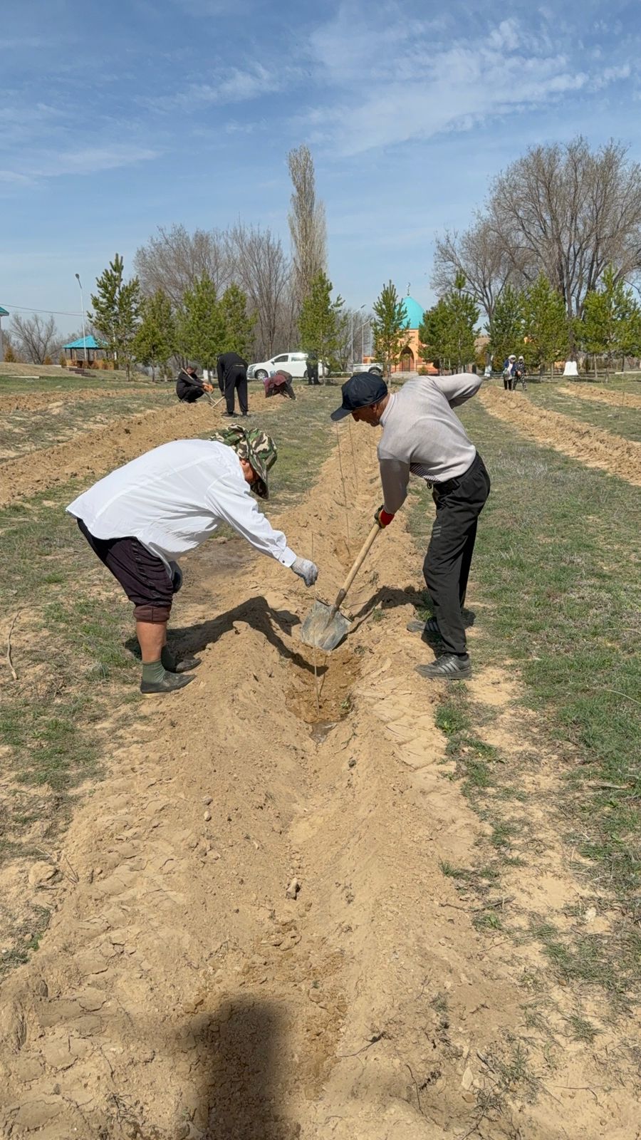 Ескелді ауылдық округінде «Таза Қазақстан» акциясы аясында Ескелді би кесенесі аумағында сенбілік өтті