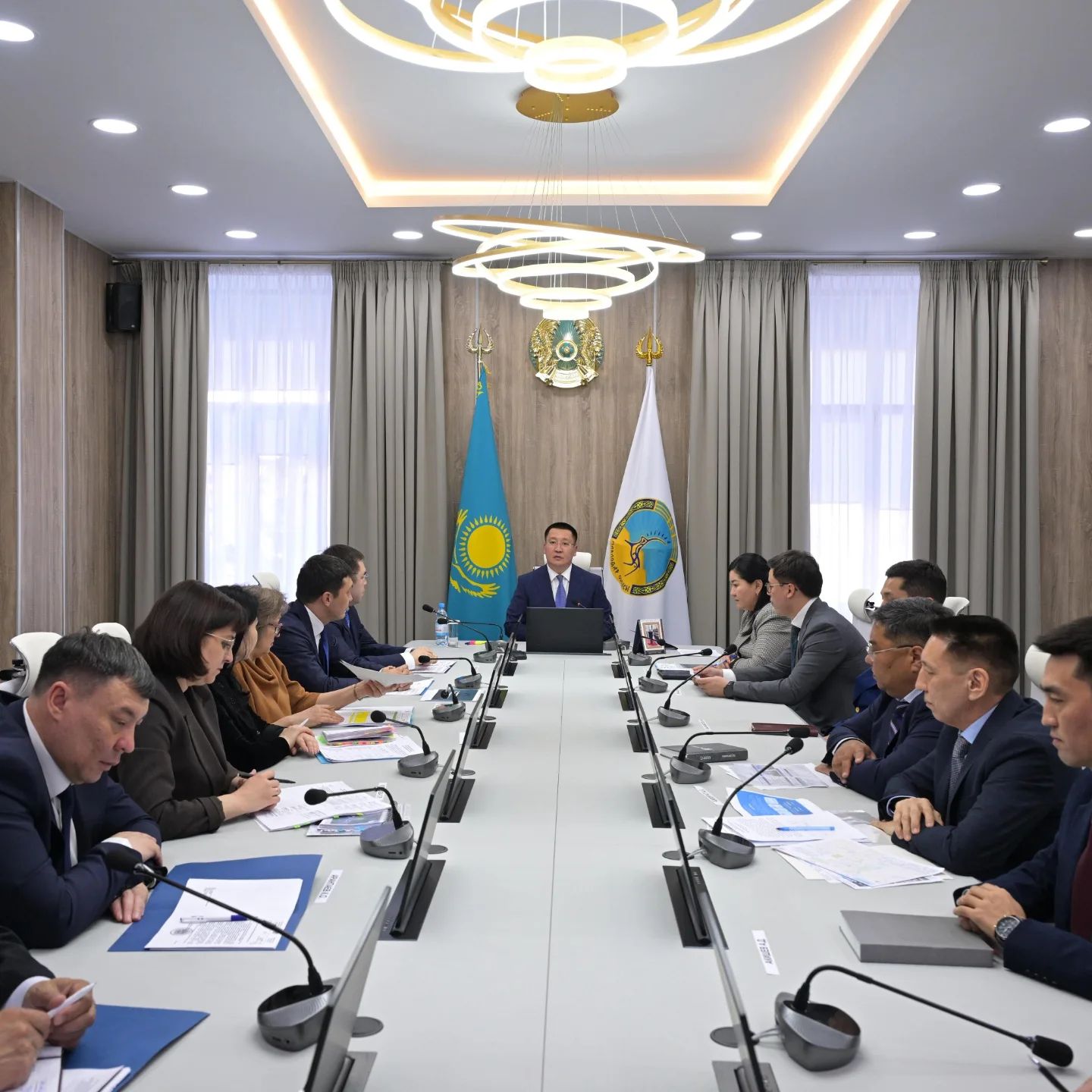 Облыс әкімдігінде өңірлік инвестициялық штабтың отырысында Екібастұз және Павлодар қалаларының жаңа жобаларын облысты дамыту жоспарына енгізу мәселесі қаралды.