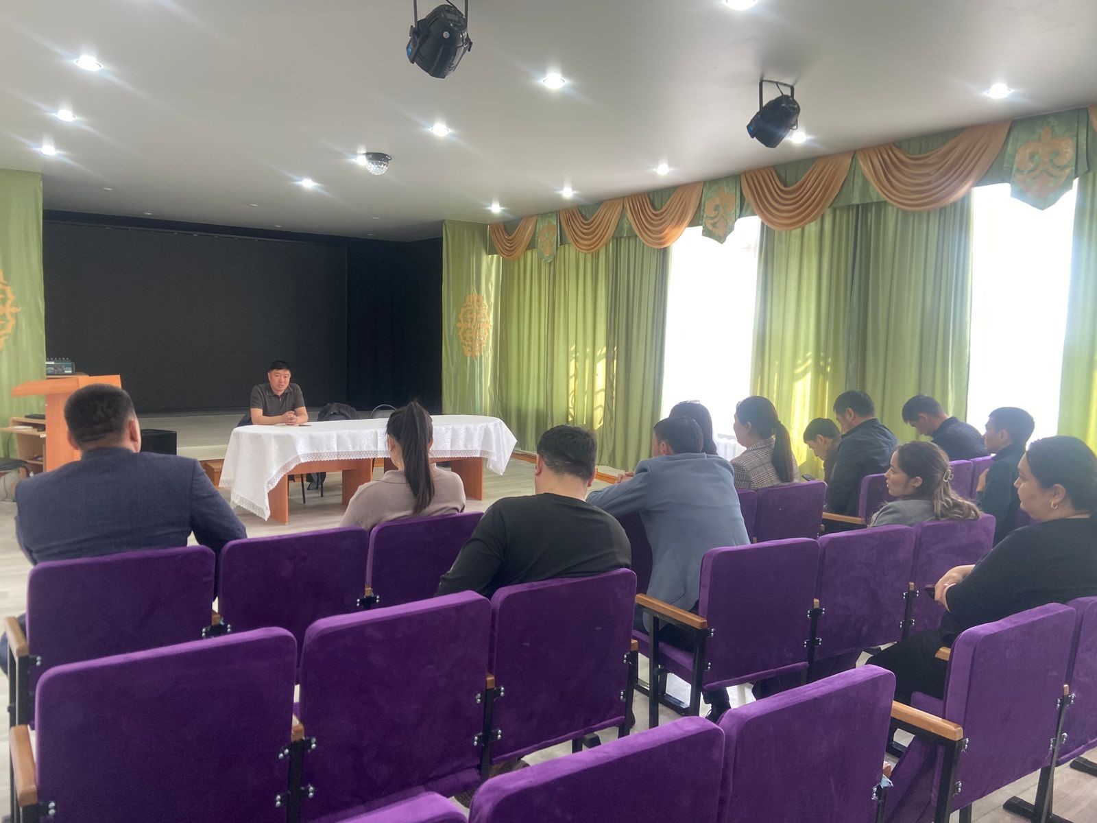 Еңбек заңнамасының негіздері бойынша түсіндіру жұмыстары