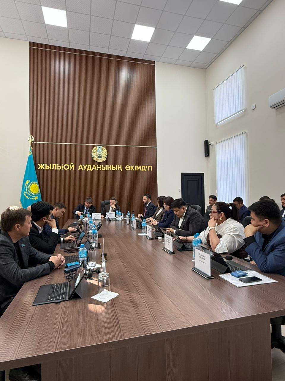 Ағымдағы жылдың 30 наурызында аудандық әкімдіктің мәжіліс залында Жылыой аудандық мәслихаттың кезекті 43 сессиясы өтті.