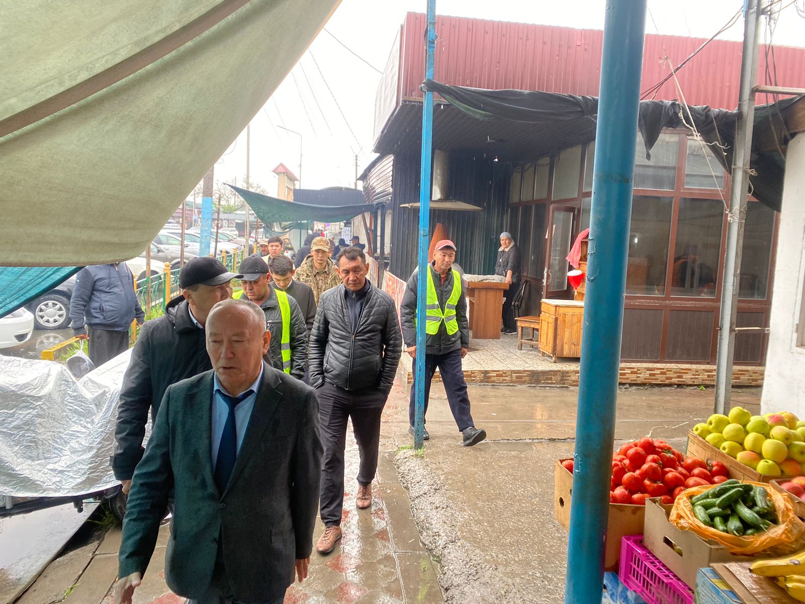 МАҚТААРАЛДА «ТАЗА ҚАЗАҚСТАН» АКЦИЯСЫ АЯСЫНДА БАЗАРЛАРҒА САНИТАРЛЫҚ РЕЙД ӨТТІ