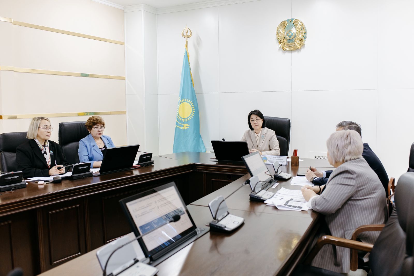 Облыстық мәслихаттың білім, денсаулық сақтау, мәдениет және халықты әлеуметтік қорғау жөніндегі тұрақты комиссиясының отырысынан.