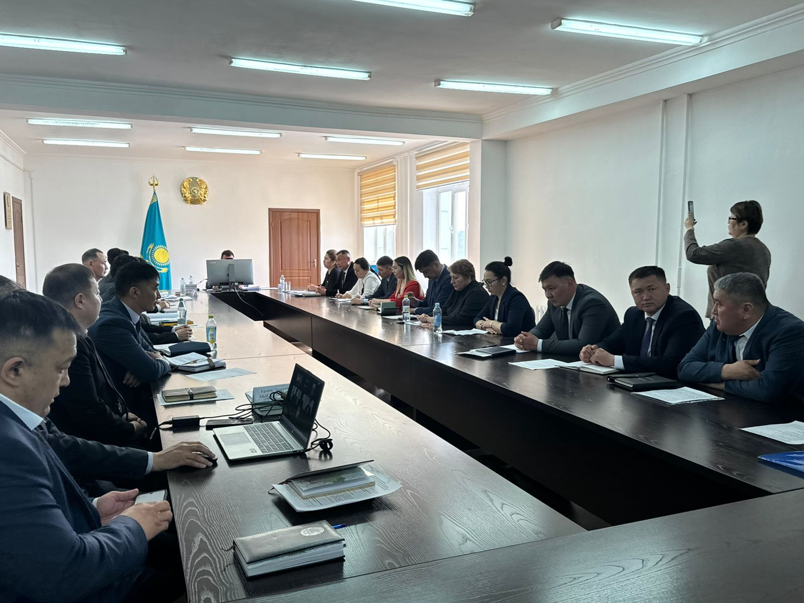 Абай облысы Жаңасемей аудандық мәслихатының жиырма жетінші кезекті сессиясы.