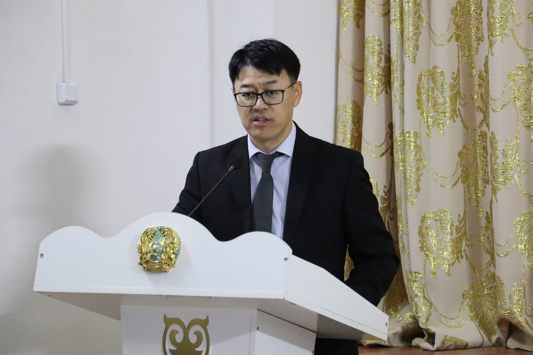 АУДАН ӘКІМІ АЛАТАУ ТҰРҒЫНДАРЫМЕН КЕЗДЕСІП, ӨЗЕКТІ МӘСЕЛЕЛЕРДІ ТАЛҚЫЛАДЫ