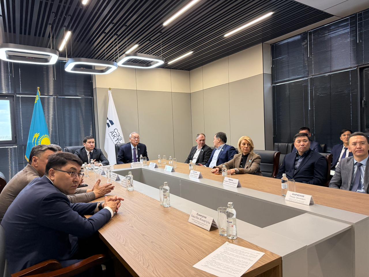 «Ақтөбе» арнайы экономикалық аймағында ҚР Парламенті Сенаты Қаржы және бюджет комитетінің депутаттарымен кездесу өтті