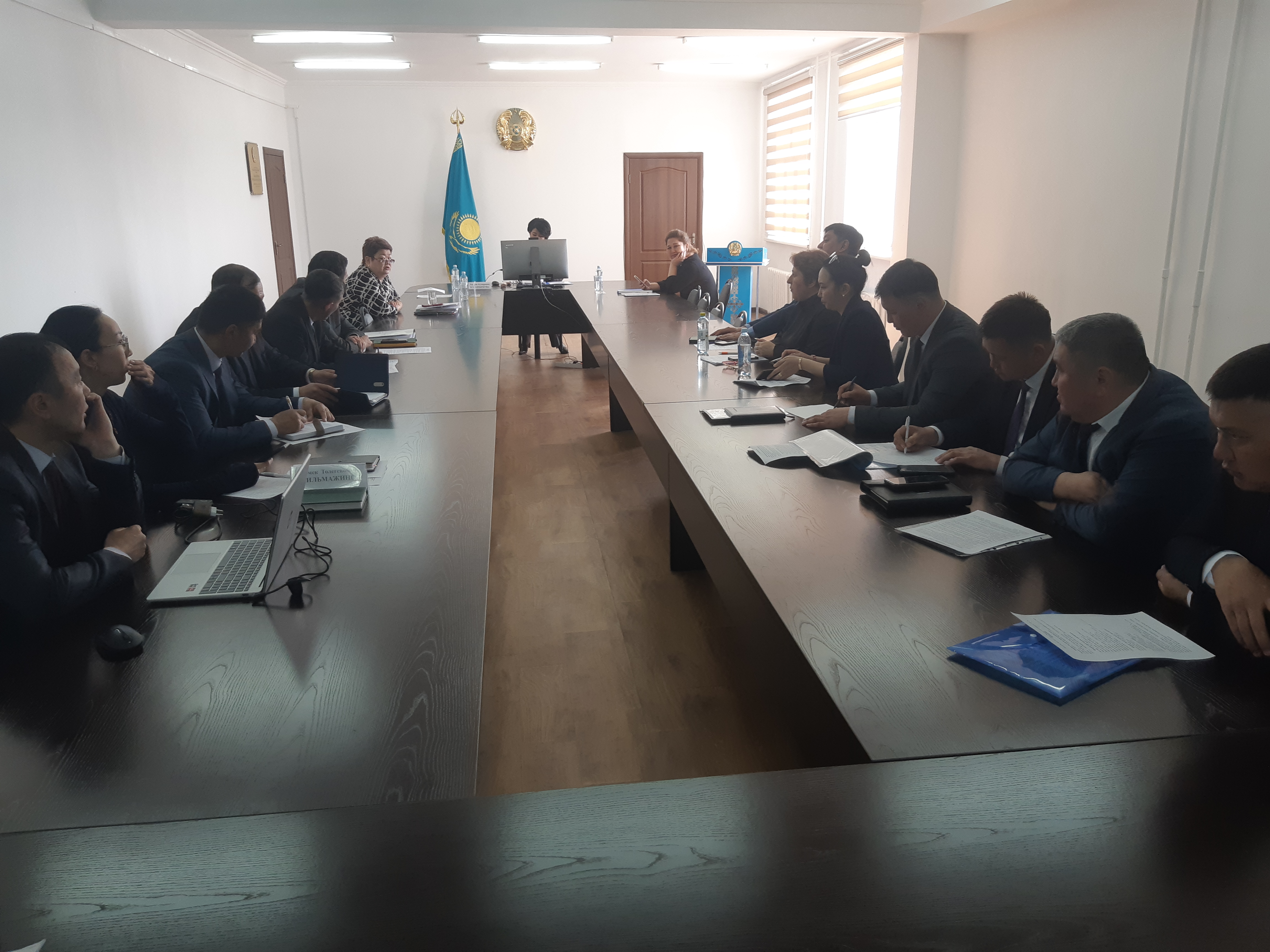 Жаңасемей аудандық мәслихатының тұрақты комиссиясының отырысы.