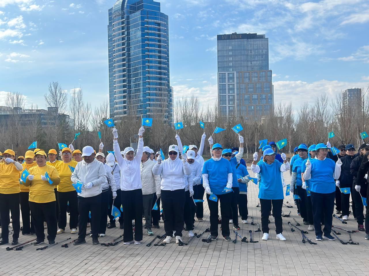 «Денсаулық – зор байлық»: в Астане пенсионеры провели оздоровительный флешмоб