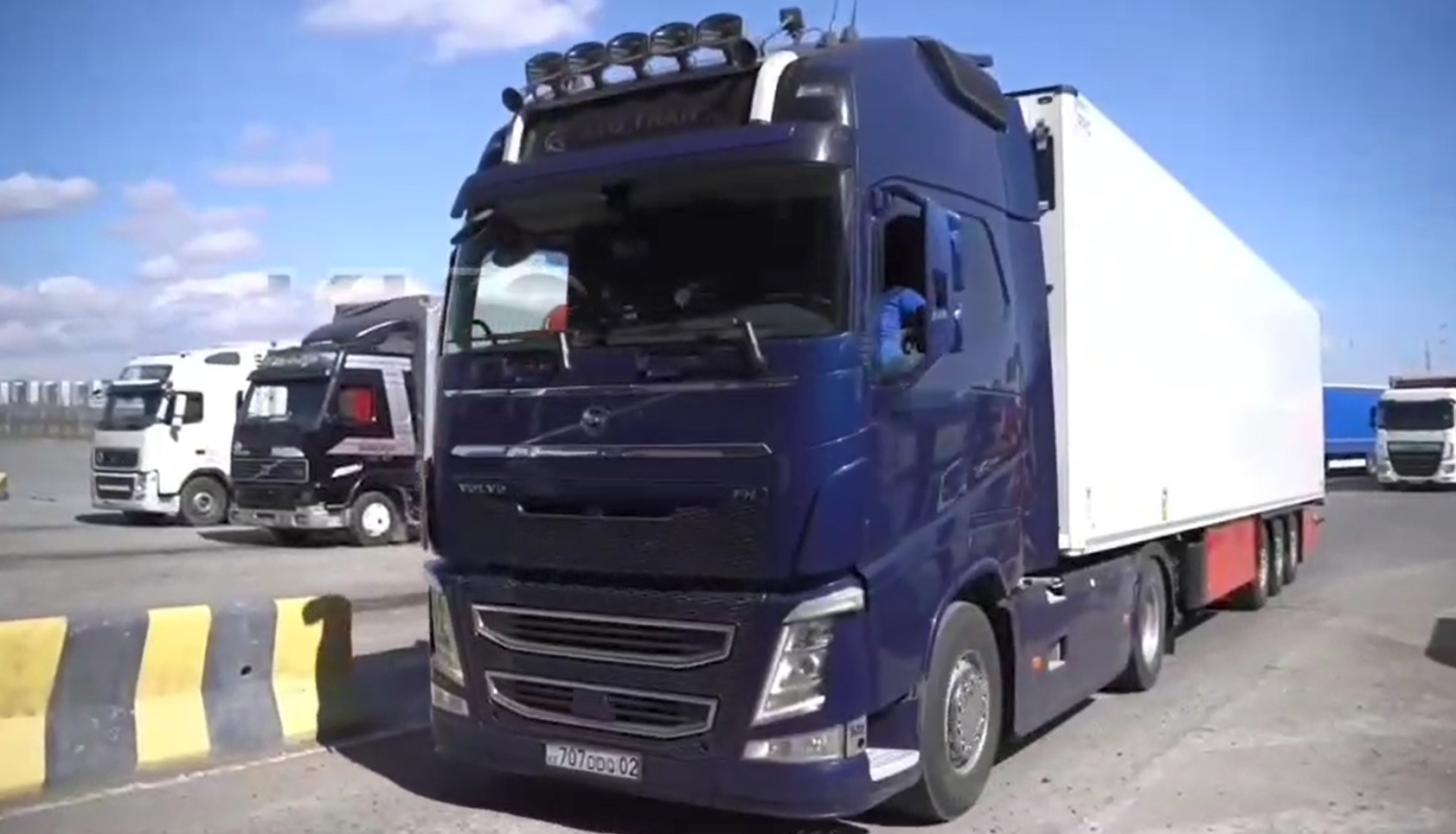 Айналым қаражатын жұмсамай жабдықты қалай импорттауға болады: 2026 жылғы ҚҚС-ты есепке жатқызу әдісі