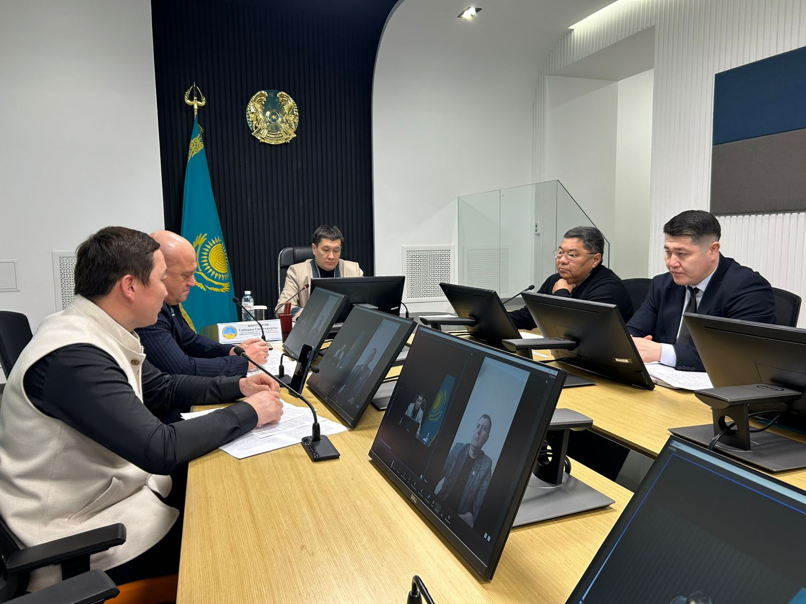 Құрылыс, өнеркәсіп және тұрғын үй-коммуналдық шаруашылық мәселелері жөніндегі тұрақты комиссия отырысынан.