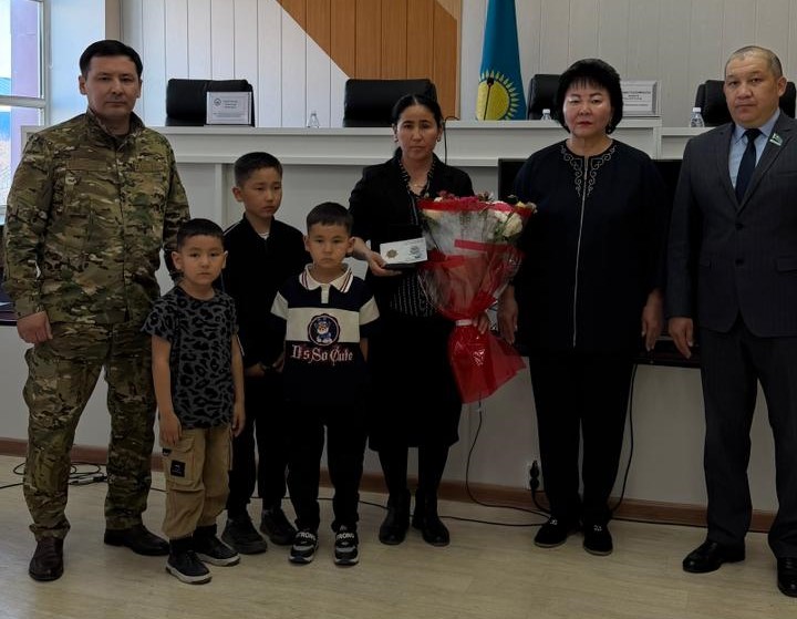 Награжден медалью «Төтенше  жағдайдағы ерлігі үшін» посмертно