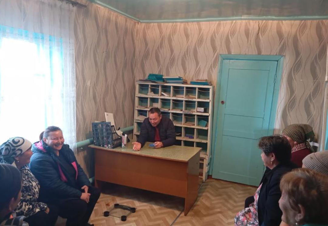 Новотроицк ауылдық округі әкімі Аққұдық ауылы тұрғындарымен кездесуі.