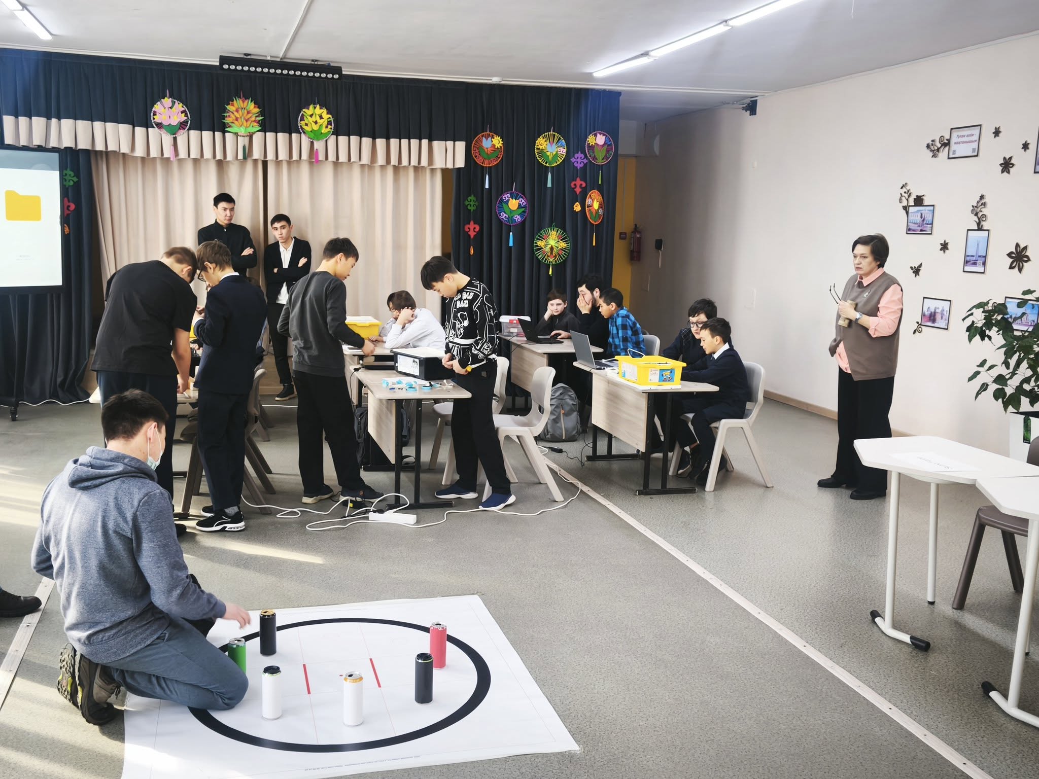 Бүгін 19 наурызда Жаңару күнін (жаңару күнін) мерекелеу аясында "№ 2 Бескөл ОМ" КММ кешенінде робототехника бойынша аудандық жарыстар ұйымдастырылып, өткізілді