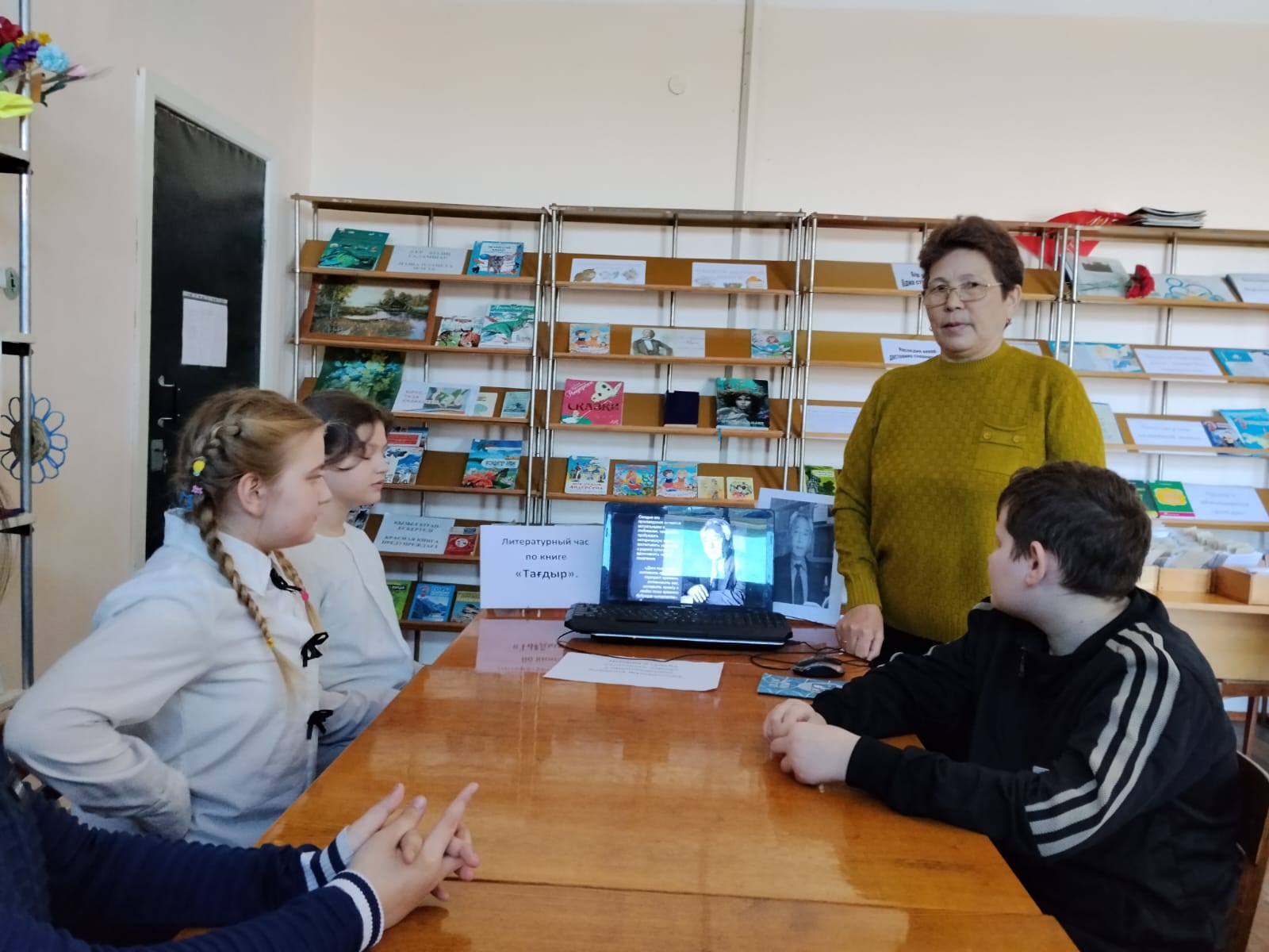 Кітапханада белгілі қазақ жазушысы Қабдеш Жұмаділовтың "Тағдыр" романына арналған әдеби сағат өтті.