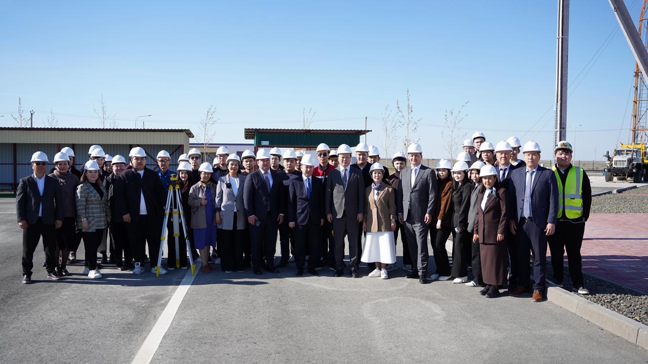 Алексей Цой Атырауда Губкин университетінің филиалы қызметімен танысты