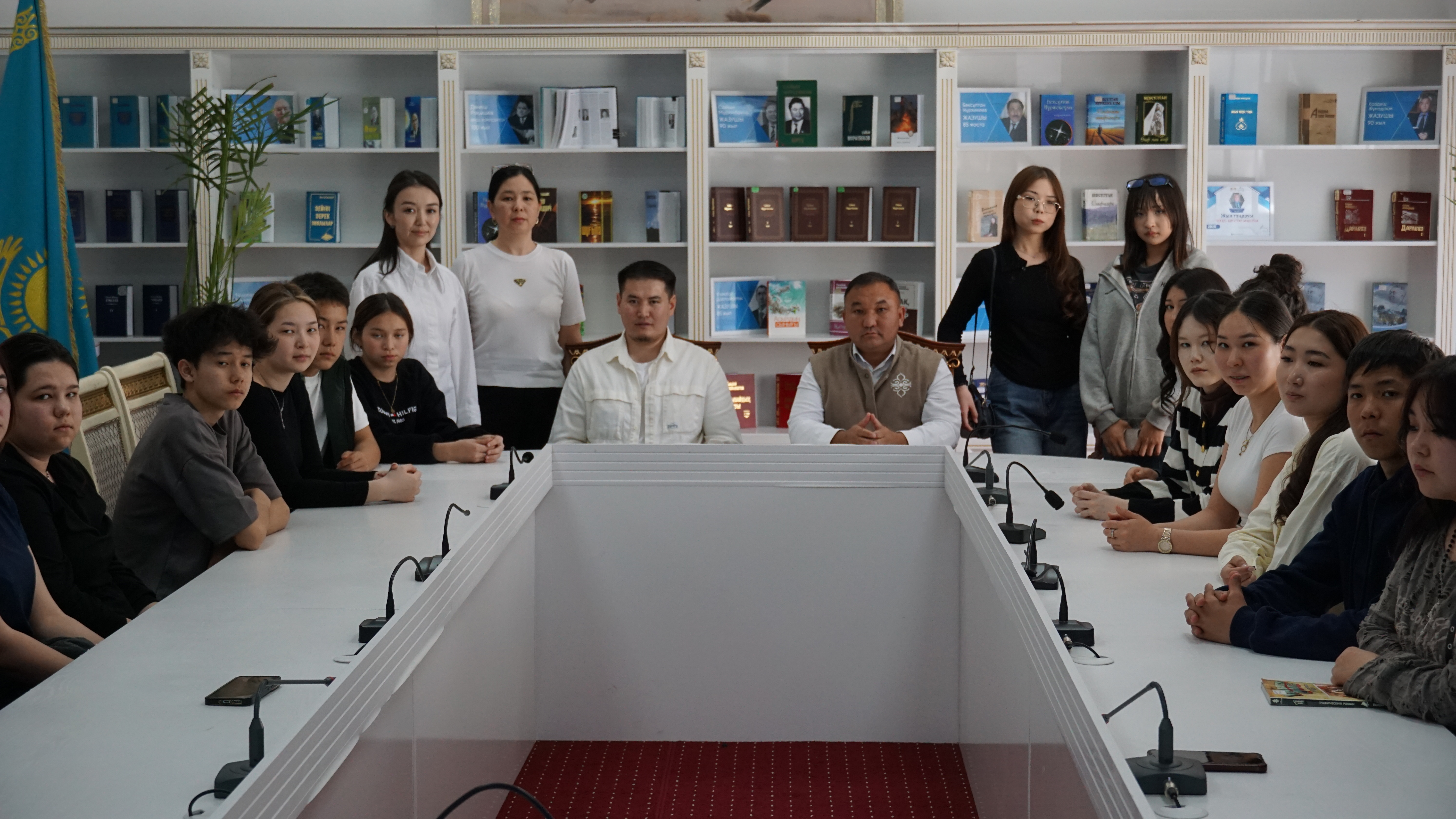 «Дін – ұстай алсаң – қасиетің, ұстай алмасаң – қасіретің» тақырыбындағы дөңгелек үстел