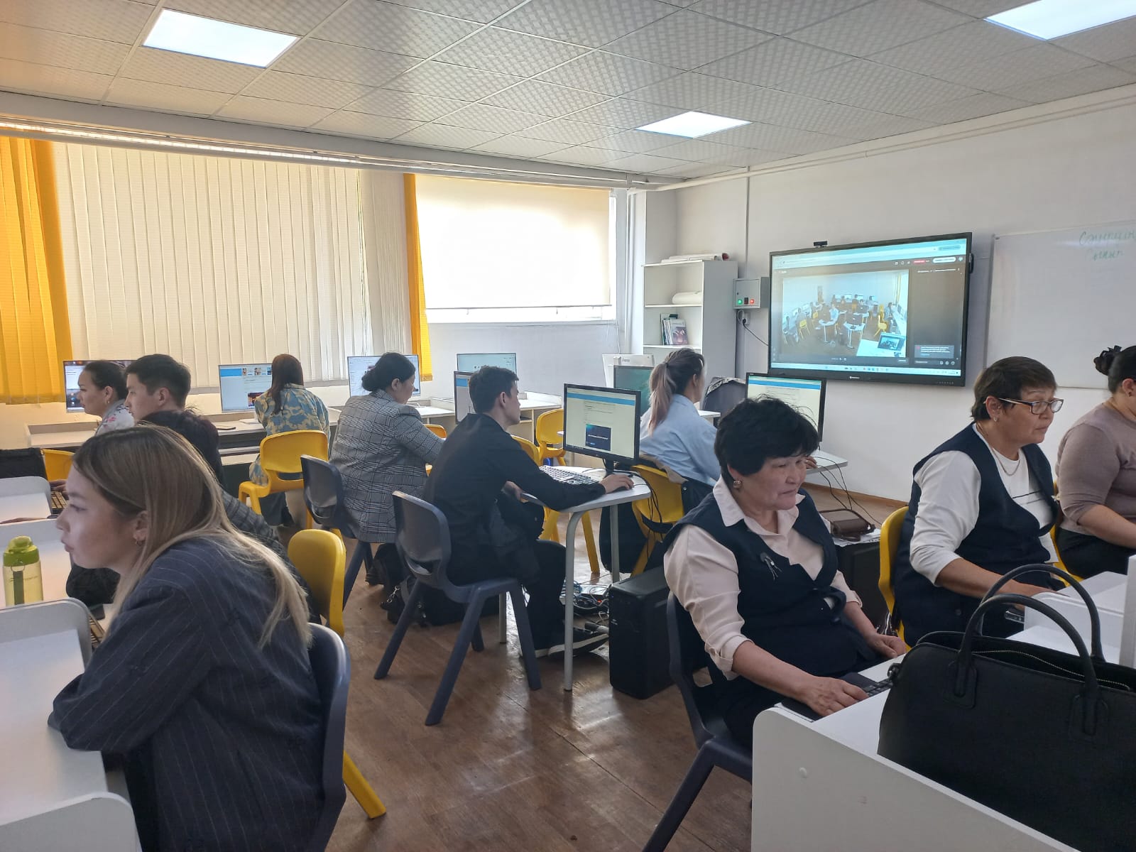 «Кітап оқитын педагог» байқауы