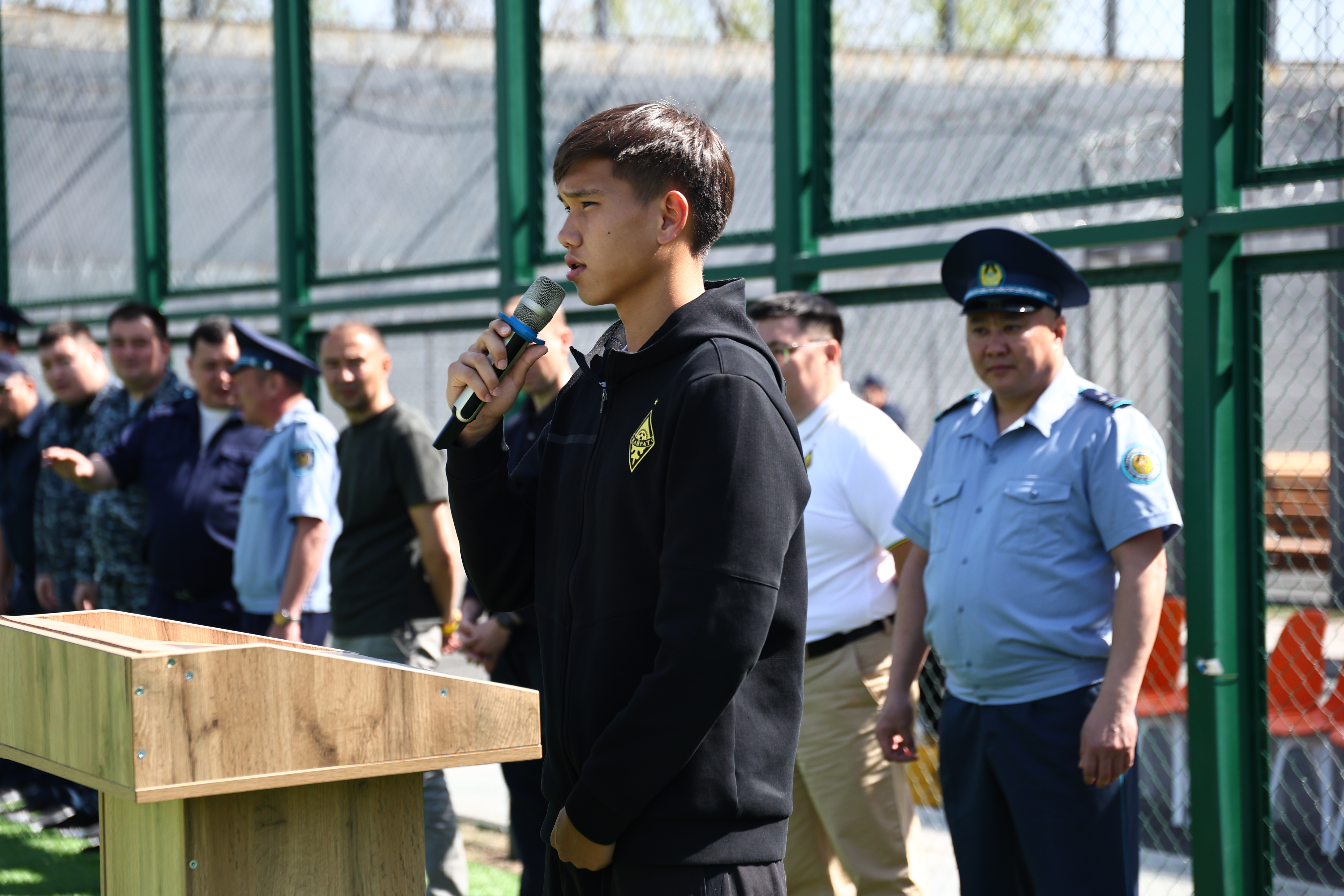 «Қайрат» футбол клубының жасөспірімдер командасы кәмелетке толмаған сотталғандармен жолдастық футбол матчын өткізді