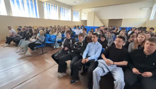 Ответ Gemini «Фемида» жоғары заң колледжі» ЖШС-ндегі диалог алаңы