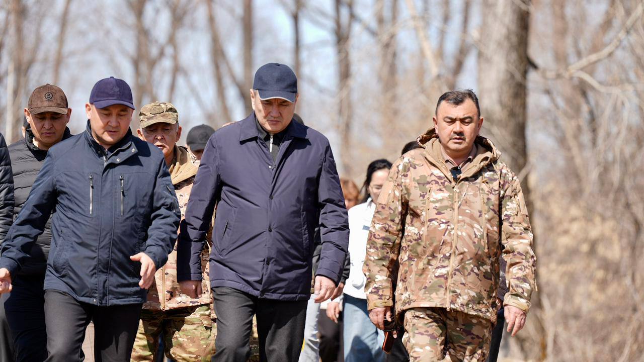 ШҚО әкімі өңір аудандарындағы су тасқынына қарсы жұмыстардың барысын тексерді