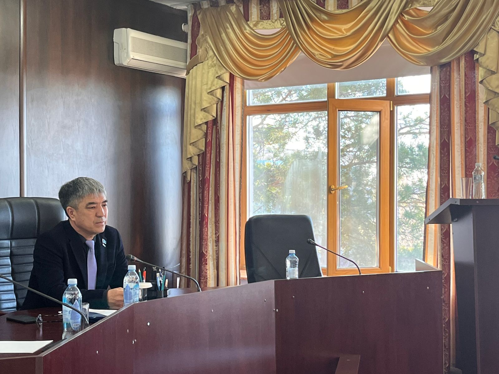 2026 жылдың 8 сәуірінде Меңдіқара аудандық мәслихатының кезектен тыс сессиясы болып өтті