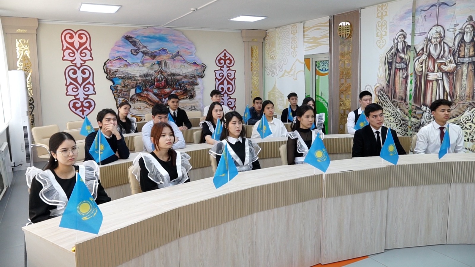 Павлодар облысы мектептерінде бірыңғай сынып сағаты өтті