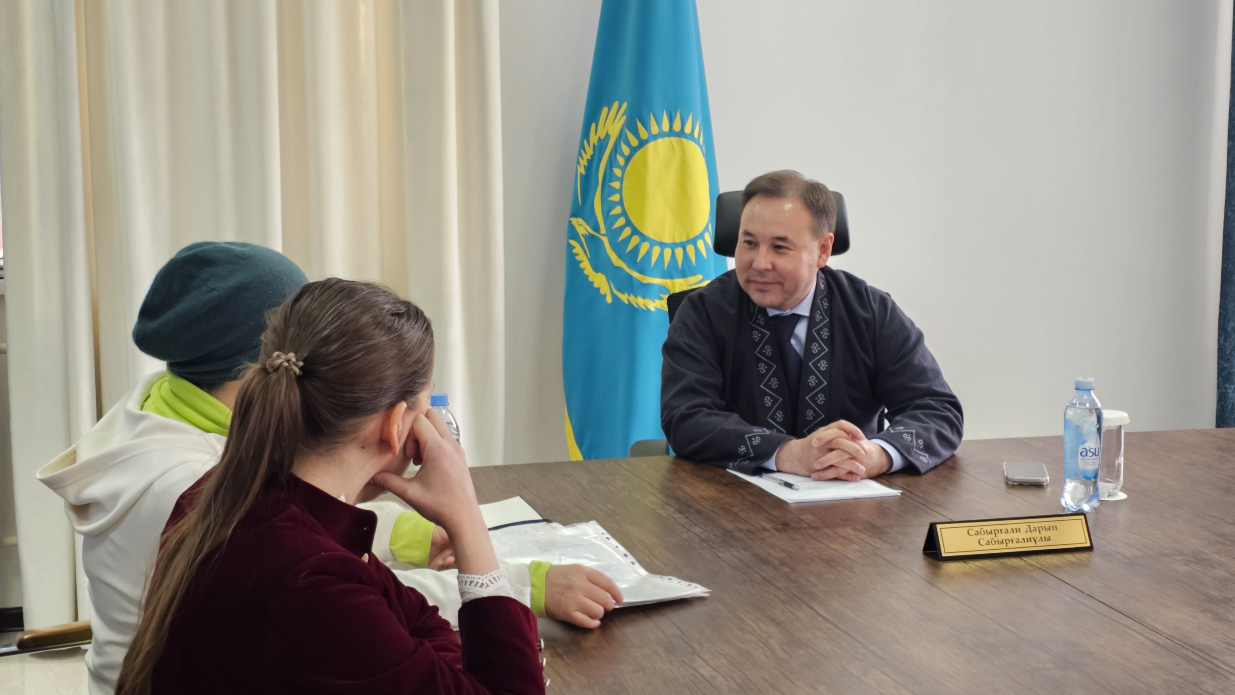 Аудан әкімі азаматтарды жеке мәселелері бойынша қабылдады