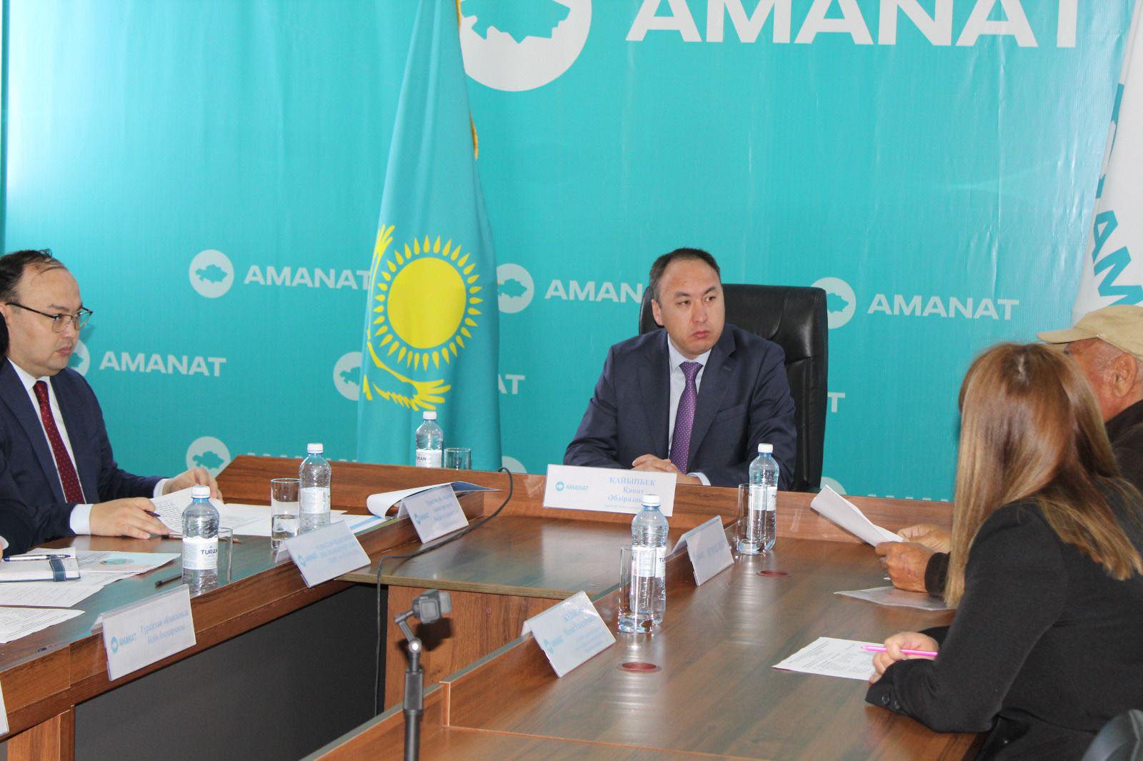 ТҮРКІСТАН ОБЛЫСЫ ӘКІМІНІҢ ОРЫНБАСАРЫ ӨҢІР ТҰРҒЫНДАРЫНЫҢ МӘСЕЛЕСІН ҚАРАДЫ