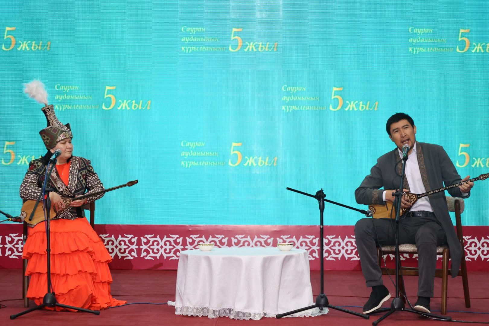 ТҮРКІСТАН: «ЖІБЕК ЖОЛЫНЫҢ ЖАУҺАРЫ» АТТЫ АЙМАҚТЫҚ АҚЫНДАР АЙТЫСЫ ӨТТІ