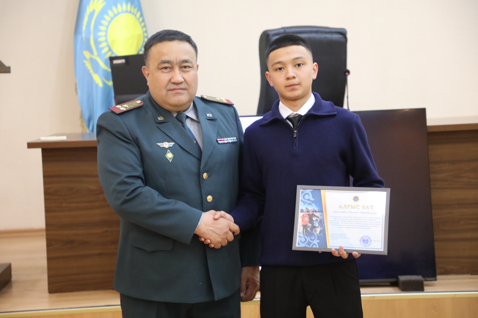 18 жастағы ерікті жоғалған жасөспірімді іздеуге көмектескені үшін марапатталды