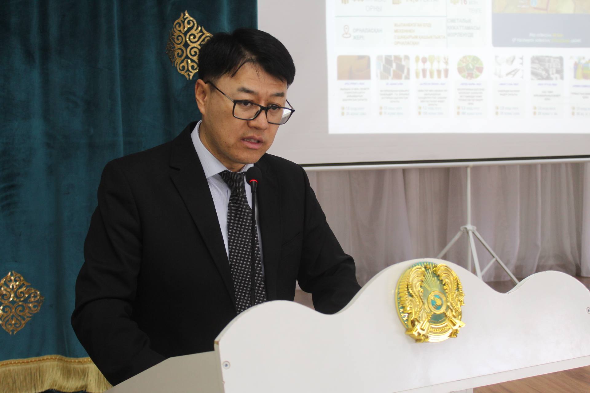 КЕМЕҚАЛҒАНДАҒЫ КЕЗДЕСУ: АУДАННЫҢ ДАМУ ЖОБАЛАРЫ ТАНЫСТЫРЫЛДЫ