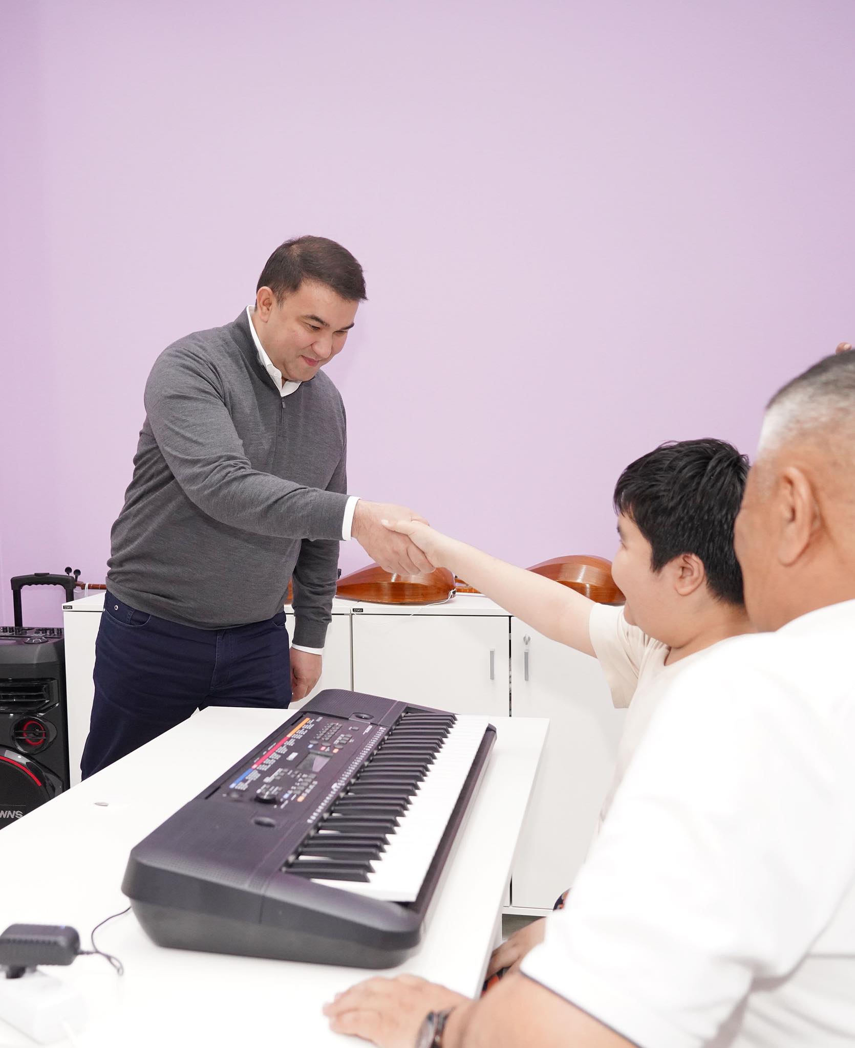 НҰРАЛХАН КӨШЕРОВ САРЫАҒАШТАҒЫ «AINALA» ОҢАЛТУ ОРТАЛЫҒЫНЫҢ ЖҰМЫСЫМЕН ТАНЫСТЫ