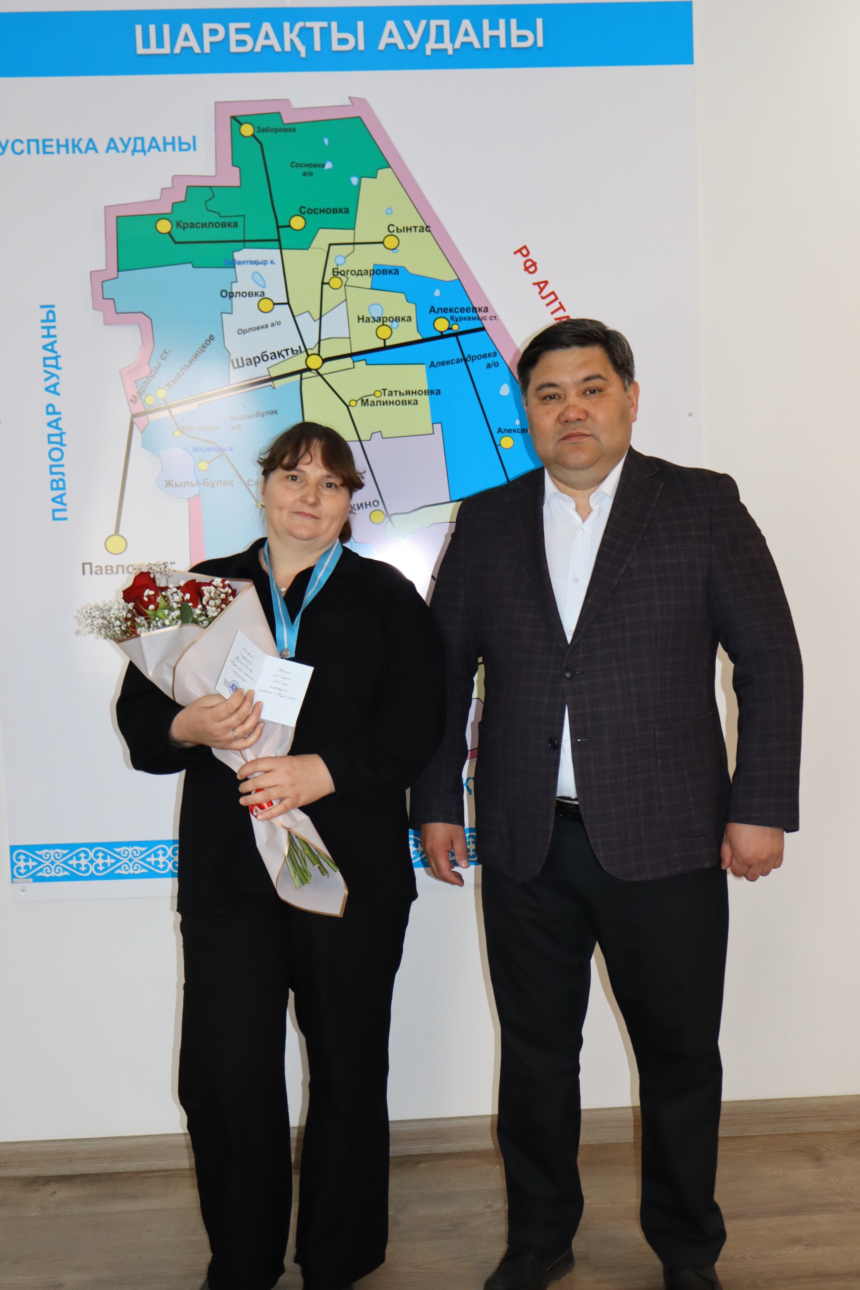 «Күміс алқа» наградасын тапсыру