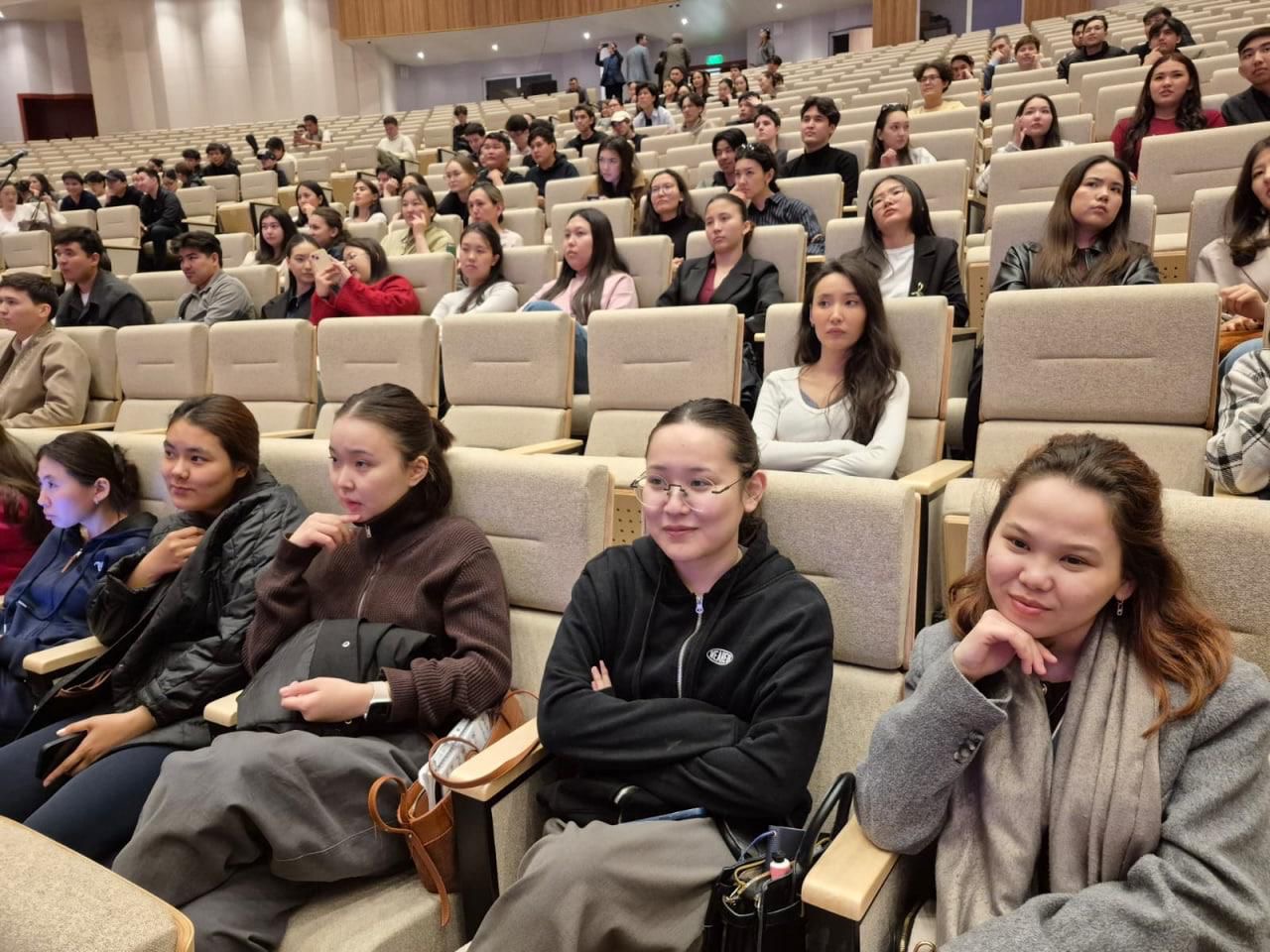 «Заң мен тәртіп»: студенттерге киберқылмыс пен деструктивті ұйымдарға қарсы тұру жолдары түсіндірілді