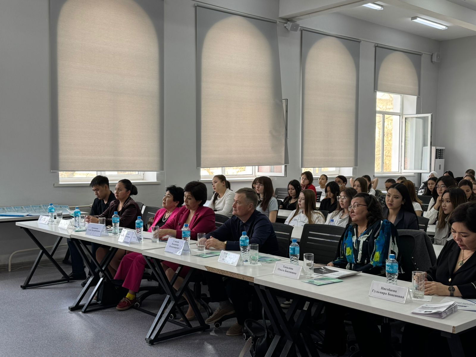 "Аутодеструктивті мінез-құлықтың қазіргі аспектілері: проблемалар, тәуекелдер және түзету"