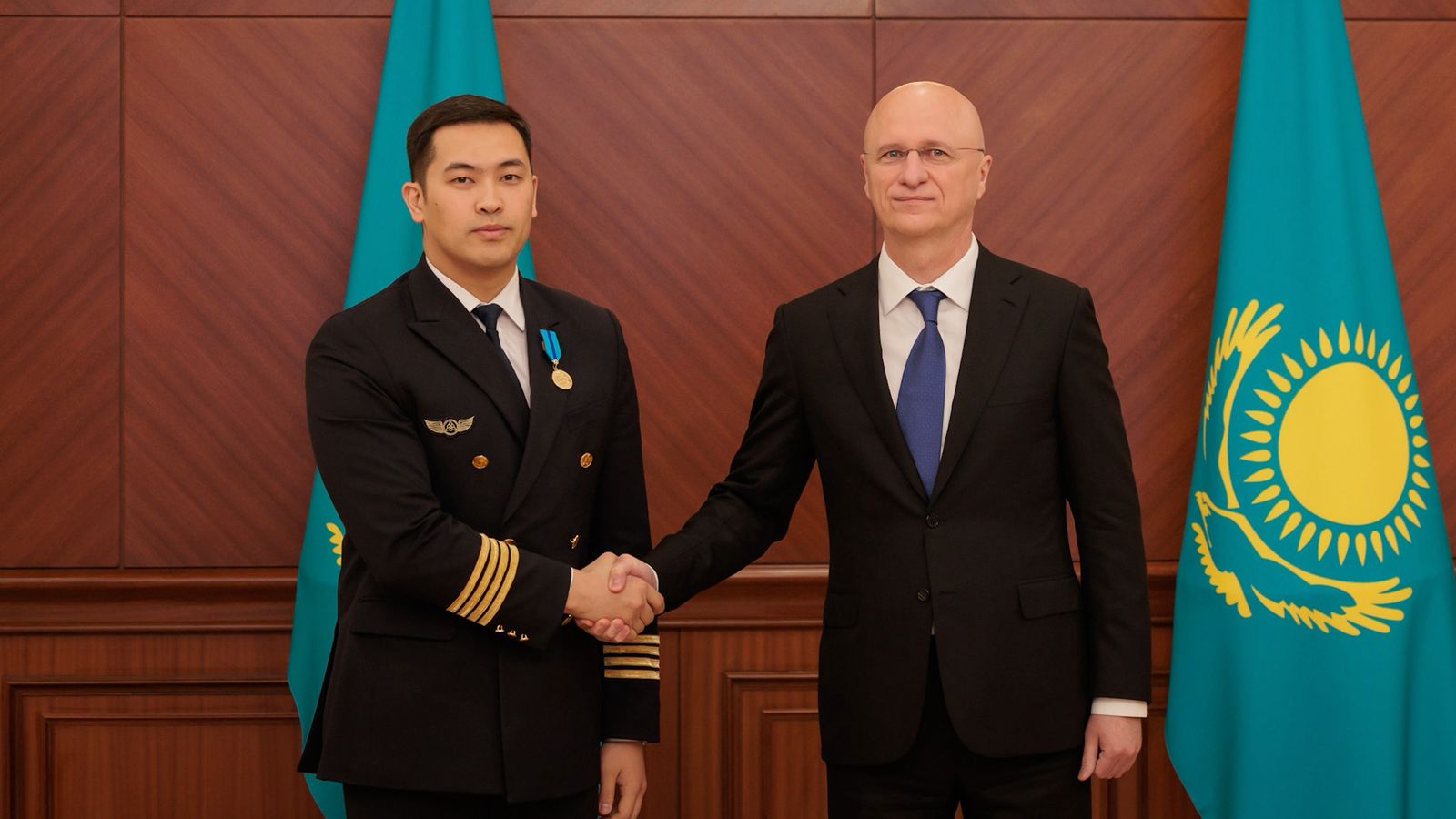 Президент атынан Таяу Шығыс елдерінен қазақстандықтарды эвакуациялауға қатысушыларға мемлекеттік наградалар табыс етілді