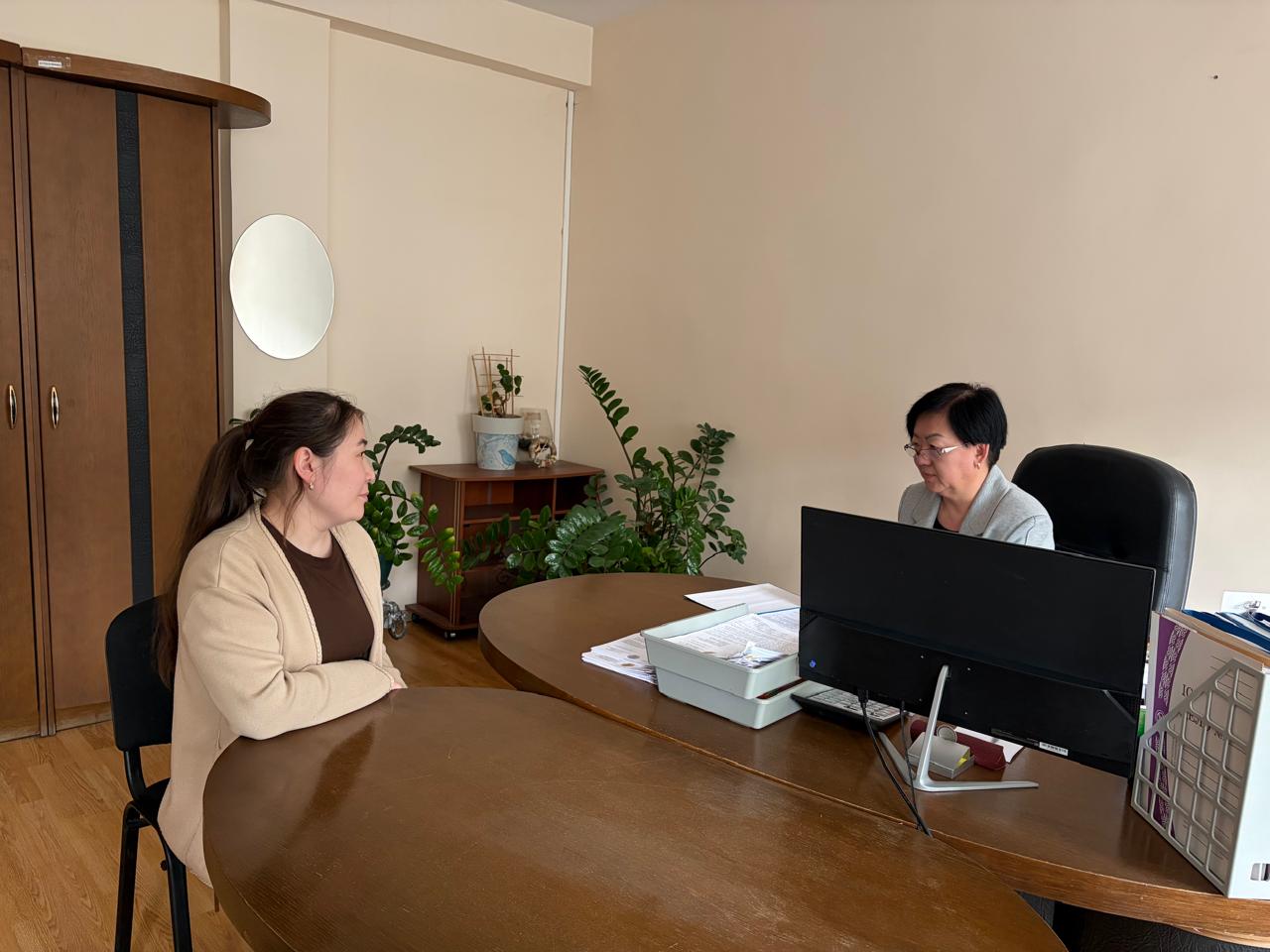 Мемлекеттік қызметке қабылданған мемлекеттік қызметкерді оқыту .