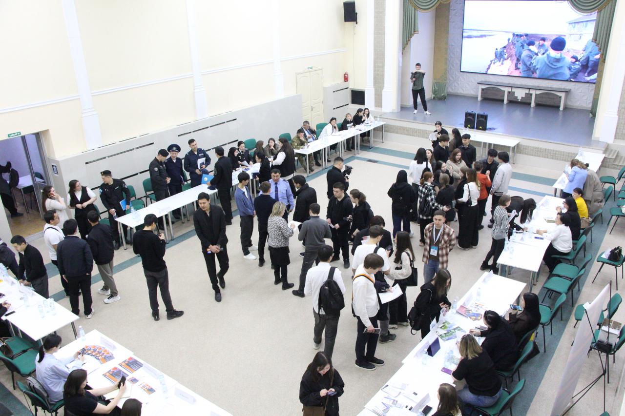 ТЖД қызметкерлері студенттерге мамандық туралы және оның мүмкіндіктері жайлы айтып берді