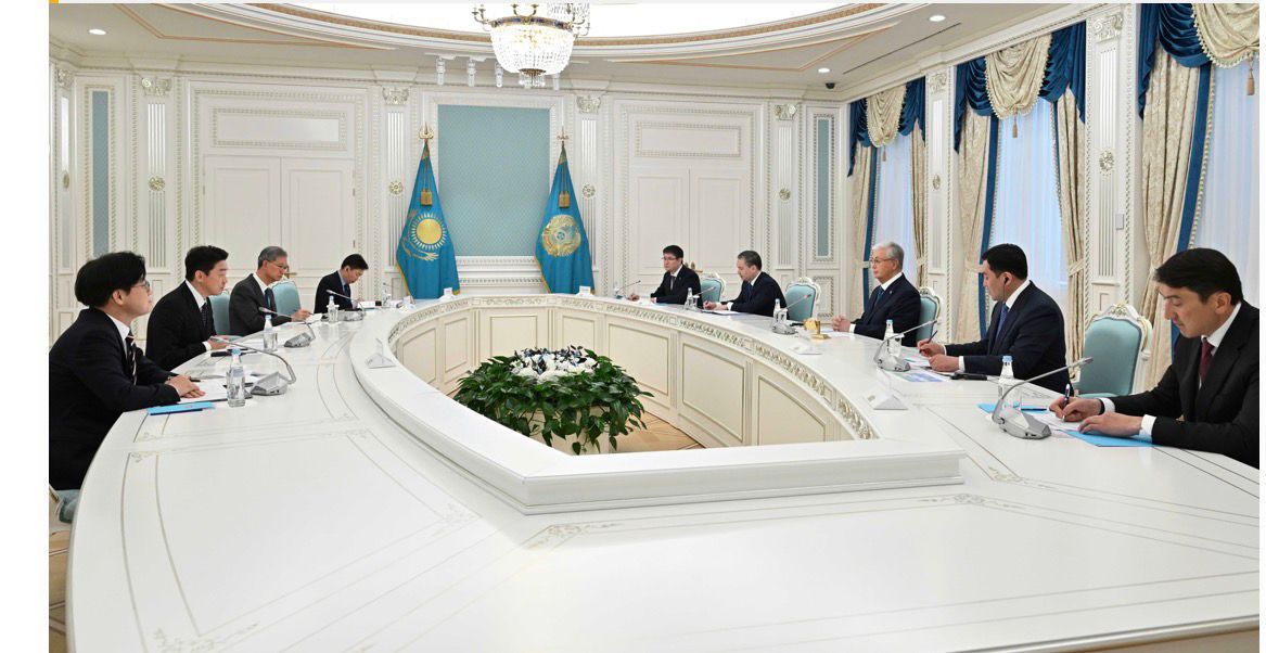 Қазақстан Президенті Қасым-Жомарт Тоқаев Корея Республикасы Президентінің арнаулы өкілі Кан Хун Шикті қабылдады.